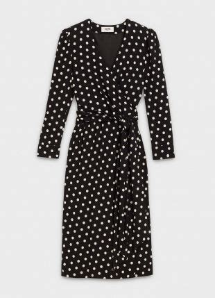 Wrap dress in dot printed sablé .